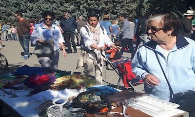 Decenas de personas se han dado cita en la tercera Feria del Intercambio