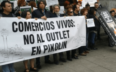 Entidades sociales, vecinos y comerciantes claman en la calle contra el outlet de Pikolín