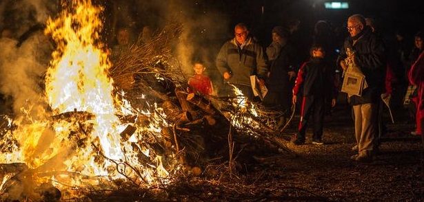 Hoguera de San Antón 2017, con entrega de la Llave de la República y el Mostrenco del Año