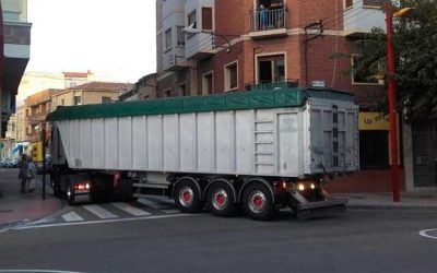 La Asociación Vecinal denuncia el tráfico de vehículos pesados por el casco urbano