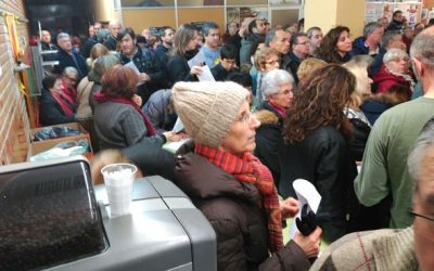 Cientos de vecin@s llenan la Asociación en la charla contra el ICA