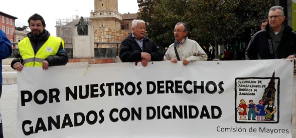 La Comisión de la FABZ en la concentración por la recuperación del Sistema Público de Pensiones