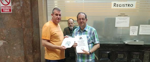 ARRABAL-Bº JESÚS Entrega de firmas contra el Rastro en la Estación del Norte