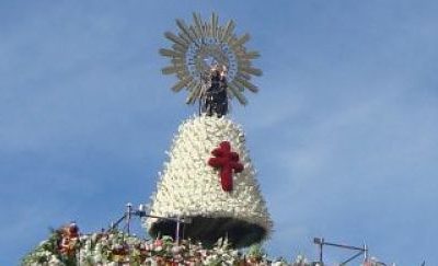 La Asociación Vecinal participa con grupo propio en la Ofrenda de Flores