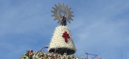 La Asociación Vecinal participa con grupo propio en la Ofrenda de Flores