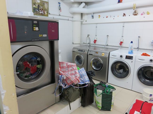 El Casco Viejo celebra los 25 años del servicio «Duchas y lavadoras»