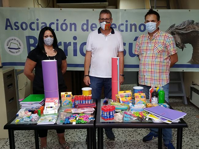 Nueva entrega de la Bolsa de Material Escolar en la AV. Barrio Jesús