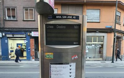 La AV. San José denuncia el apagón informático en paradas bus