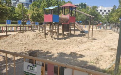 AV Barrio Jesús denuncia el estado de los juegos infantiles de los Jardines José Pablo Arizabalaga