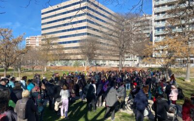 Más de 300 vecinas y vecinos del entorno del Parque Bruil se concentran contra su vallado
